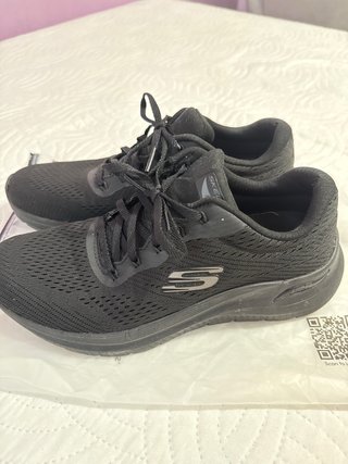 Skechers Arch Fit Talla 38 Negro