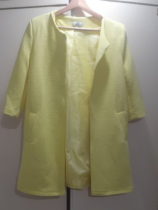 Chaqueta amarilla manga francesa