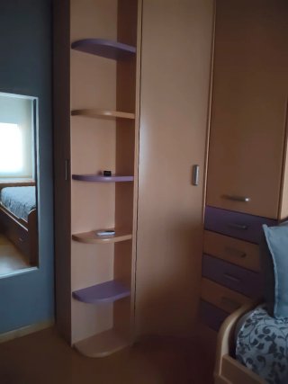 Habitación juvenil madera y lila