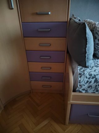 Habitación juvenil madera y lila