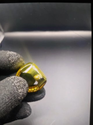 Anillo reloj dorado con trébol