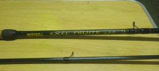 Caña de pesca inglesa Mitchell 3,90m y carrete shi