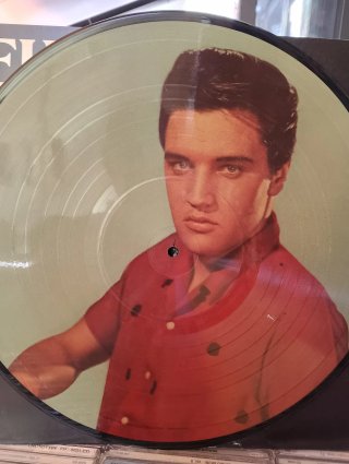 Elvis Presley - A Legendary Performer Vol. 3 Pictu