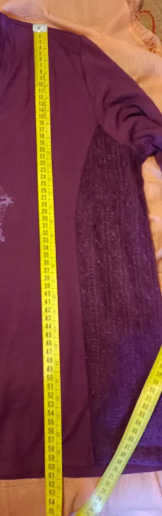 Camiseta morada manga larga con estampado