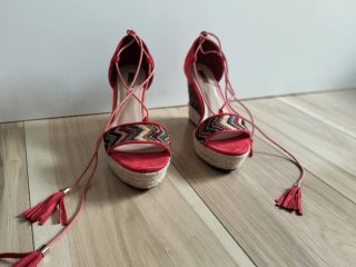 Sandalias cuña altas con cordones