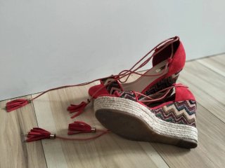 Sandalias cuña altas con cordones