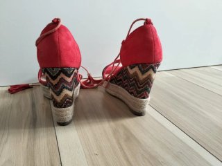 Sandalias cuña altas con cordones
