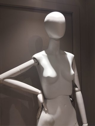 Maniquí articulado blanco