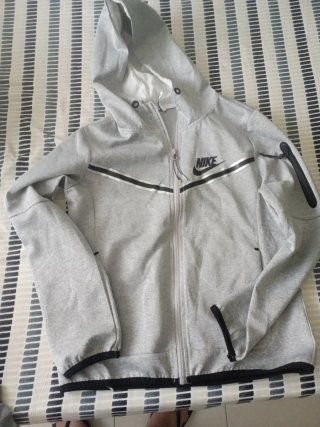 Sudadera Nike con cremallera gris