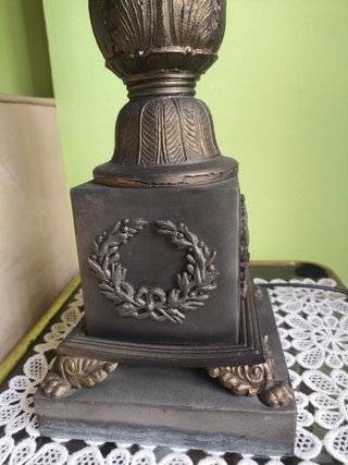 Lámpara clásica de mesa grande dorada, Funciona