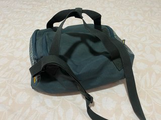 Mochila Adidas pequeña negra y gris