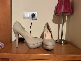 Zapatos de tacón beige