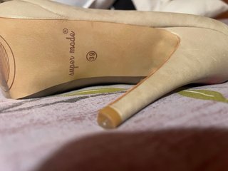 Zapatos de tacón beige