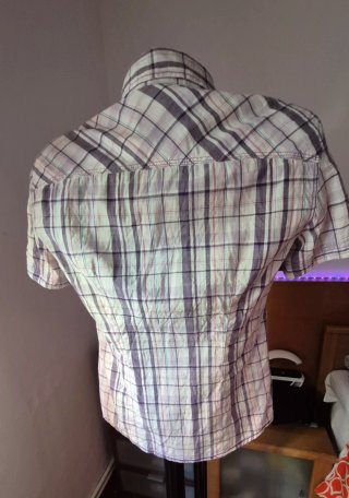 Camisa reversible manga corta.