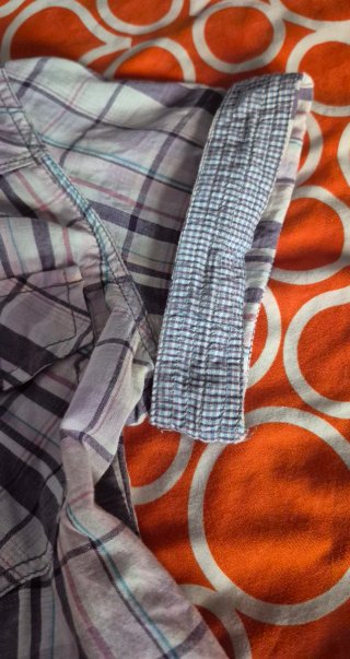 Camisa reversible manga corta.