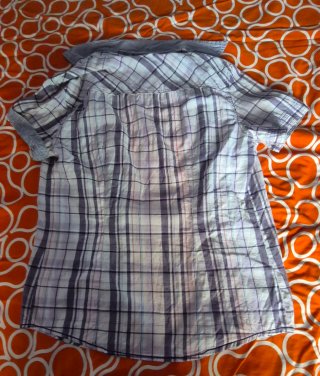 Camisa reversible manga corta.
