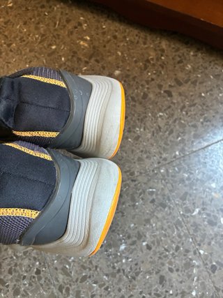 Zapatillas Adidas Gris y Naranja Talla 47.5