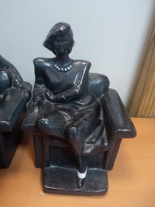 Coppia di figure vintage in ceramica nera