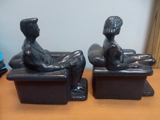 Coppia di figure vintage in ceramica nera