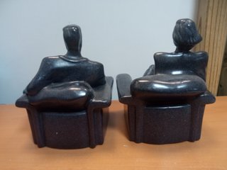 Coppia di figure vintage in ceramica nera