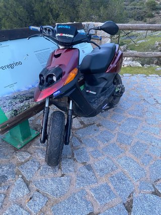 Yamaha BWS Scooter Negra/Roja