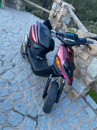 Yamaha BWS Scooter Negra/Roja