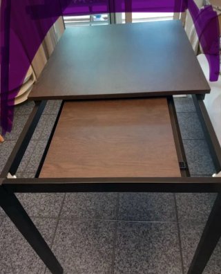 Mesa de comedor negra