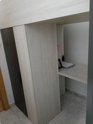Litera Ikea con escritorio y armario