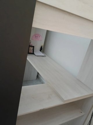 Litera Ikea con escritorio y armario