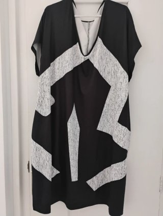 Vestido estampado blanco y gris