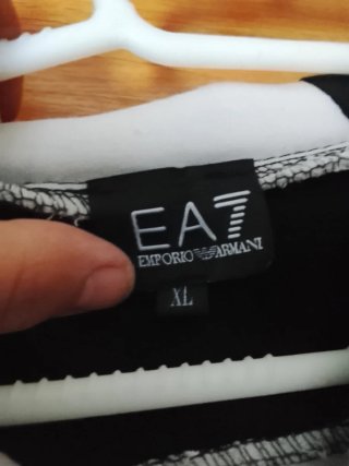 Sudadera Emporio Armani Negra y Blanca
