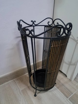 Paragüero de bambú y metal