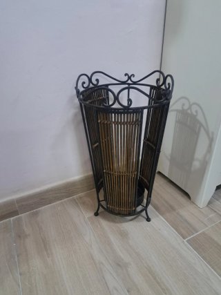 Paragüero de bambú y metal