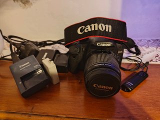 Cámara Canon EOS 500D + Accesorios