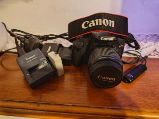 Cámara Canon EOS 500D + Accesorios