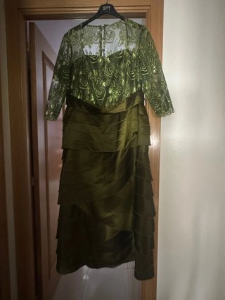 Vestido de fiesta verde y dorado