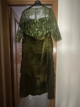 Vestido de fiesta verde y dorado
