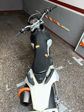 KTM 690 Supermoto