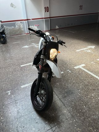 KTM 690 Supermoto