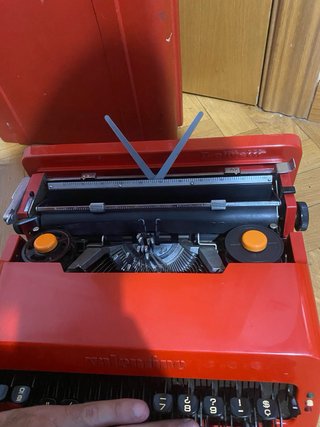 Máquina de escribir Olivetti Valentina Roja