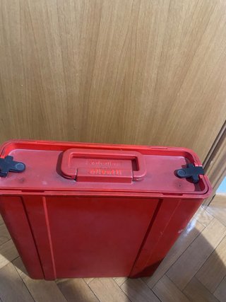 Máquina de escribir Olivetti Valentina Roja