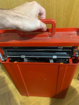 Máquina de escribir Olivetti Valentina Roja