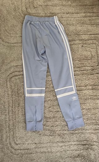 Pantalones Adidas Azules con Rayas Blancas