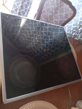 Vitrocerámica Indesit 4 fuegos, desgaste normal.