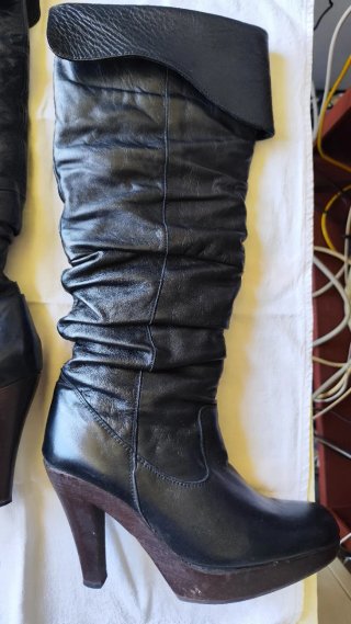 Botas de piel negras con tacón