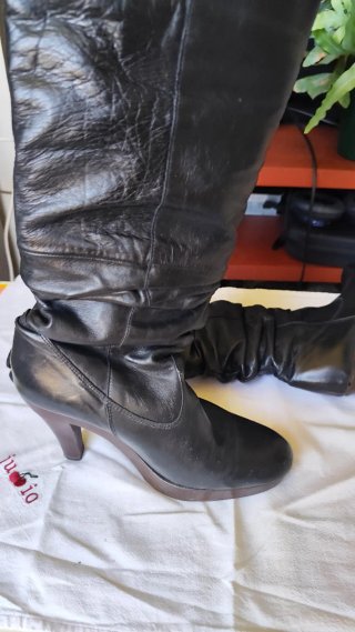 Botas de piel negras con tacón