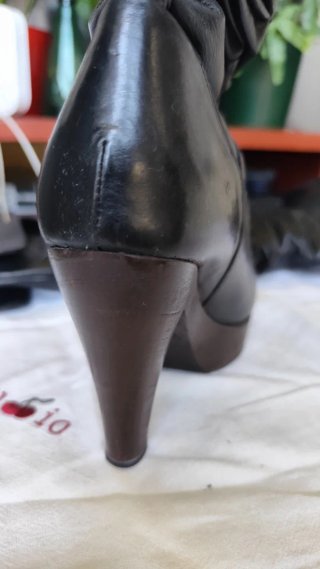 Botas de piel negras con tacón