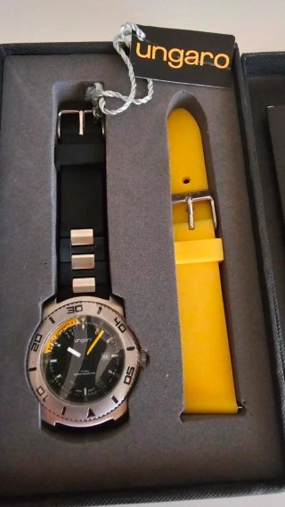Reloj Deportivo UNGARO Nuevo con 2 Correas