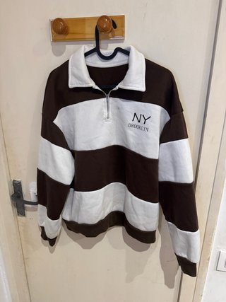 Sudadera Negra con Diseño Huesos Rosa