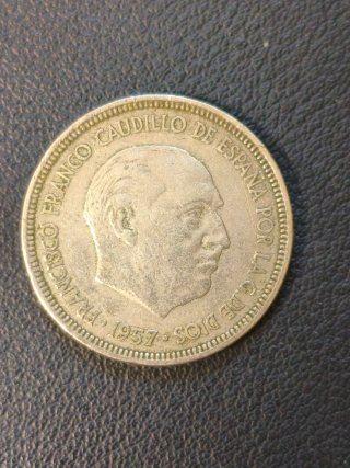 Moneda 5 Pesetas 1957 con error acuñación espejo.